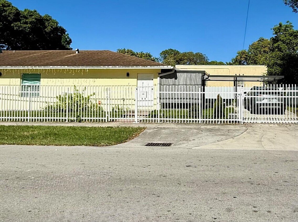 Foto principal - 792 NW 29th Terrace