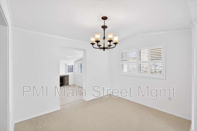 Building Photo - 413 E Miller St