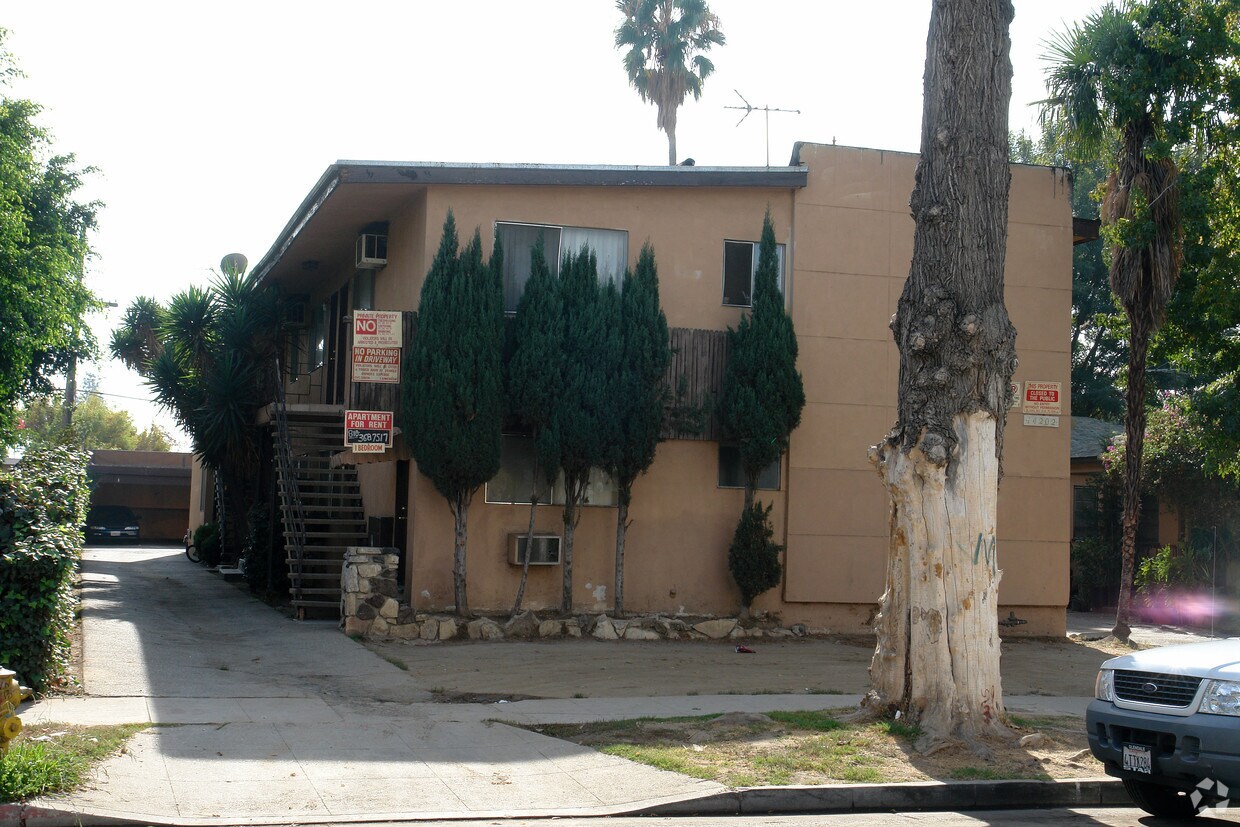 Primary Photo - 14202 Sylvan St