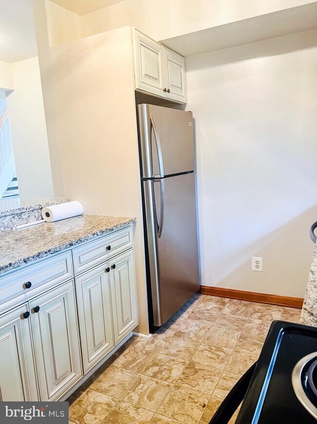 Photo - 1401 E Abingdon Dr House