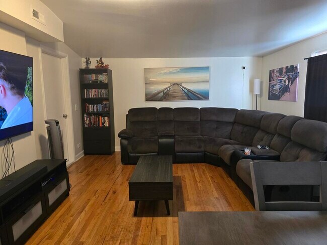 Foto del edificio - 5151 N Meade Ave