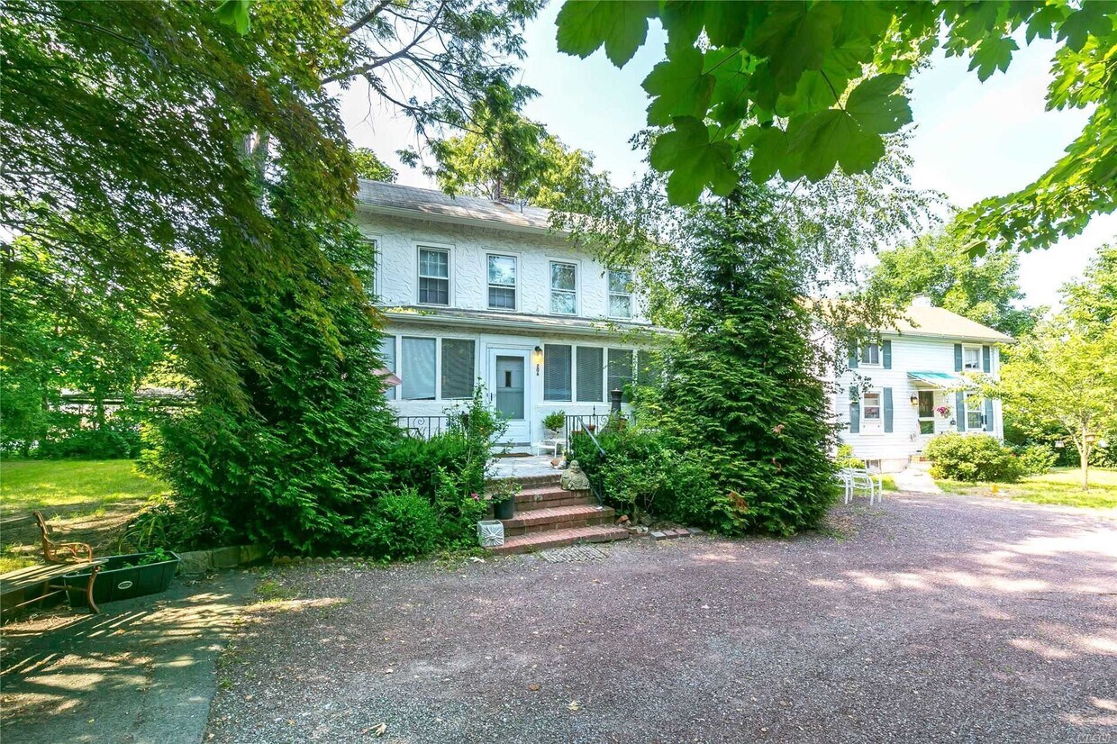 Primary Photo - 206 E Shore Rd