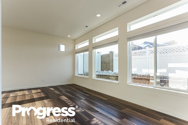 Foto del edificio - 4760 N Tower Dr