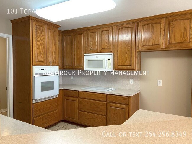 Building Photo - Imperial Estates 3 Bedroom