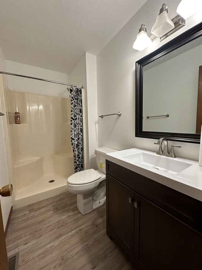 Foto del edificio - 5811 Whispering Way