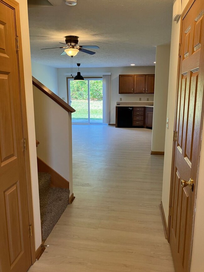 Foto del edificio - Updated 2 Bedroom (1084 sq ft), 1.5 Baths, and 1-Car Attached Garage in Troy, Ohio!