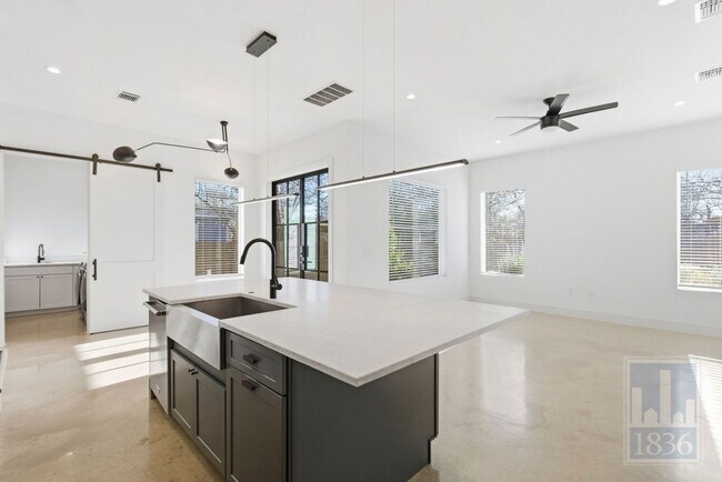 Foto del edificio - 4701 Sara Dr