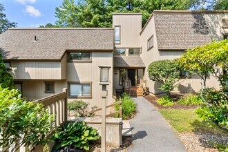 Building Photo - 43 Great Meadow Ln