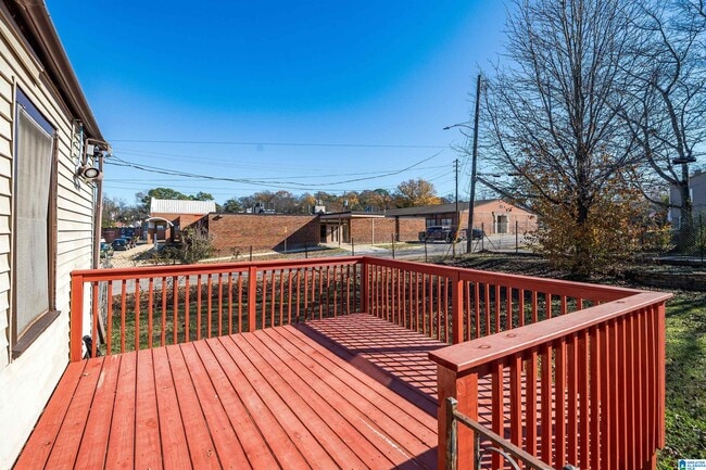 Building Photo - 621 Valley Rd