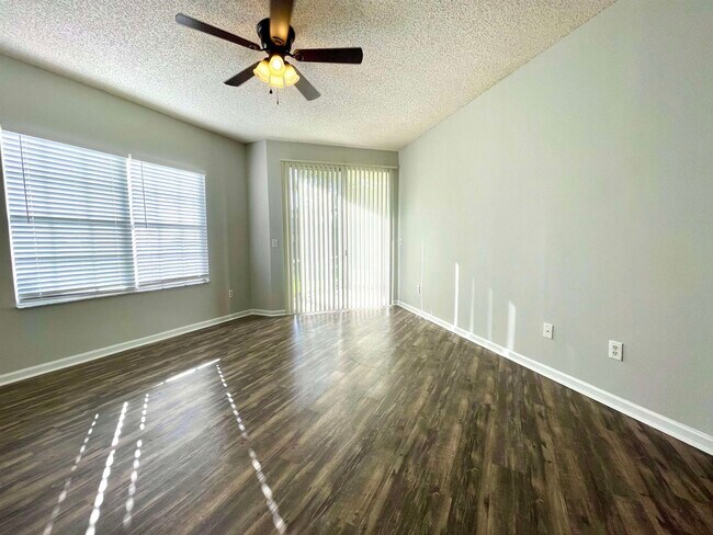 Foto del edificio - 4010 Grande Vista Blvd