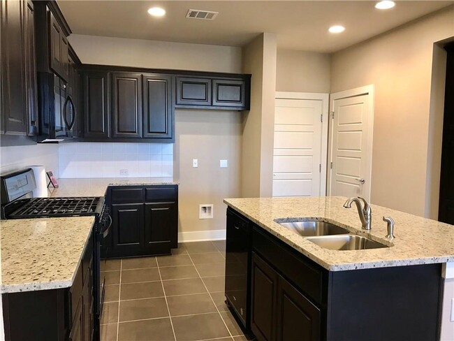 Foto del edificio - 6814 E Riverside Dr