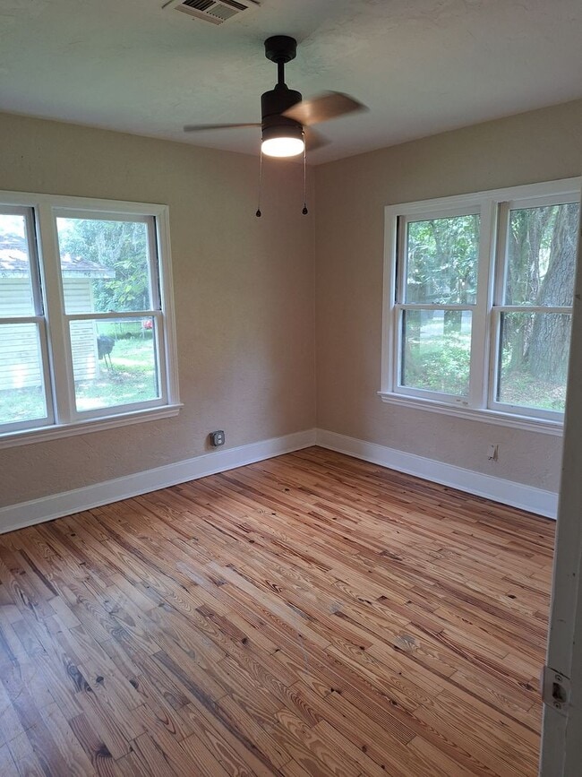 Building Photo - To schedule a Showing or Submit an Applica...