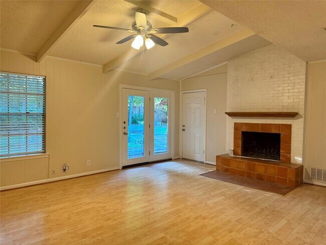 Building Photo - 5802 Oakclaire Dr