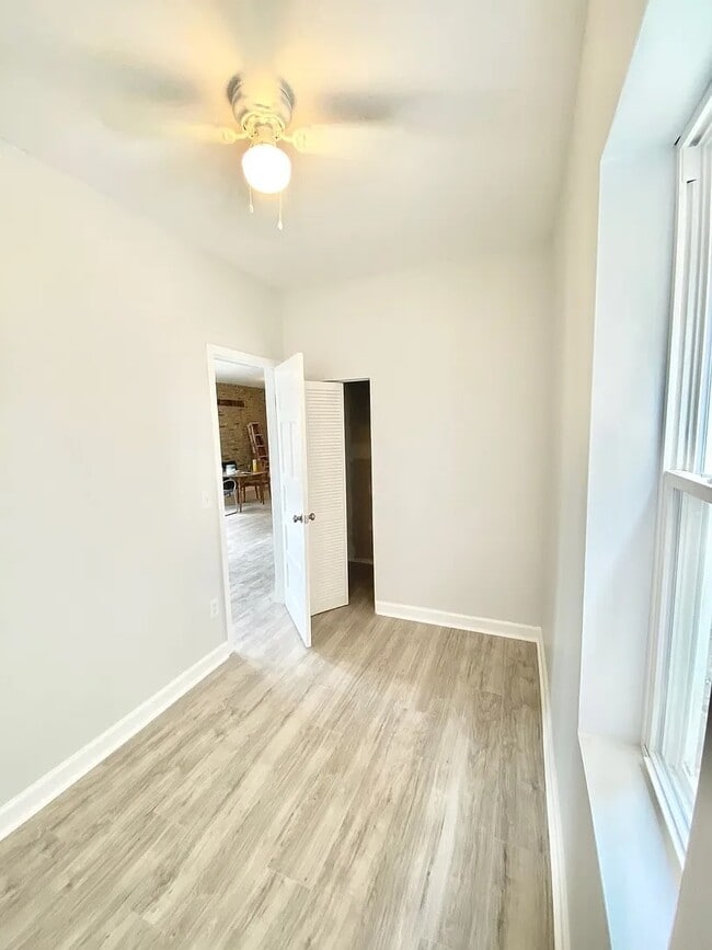 Building Photo - 2238 S Homan Ave