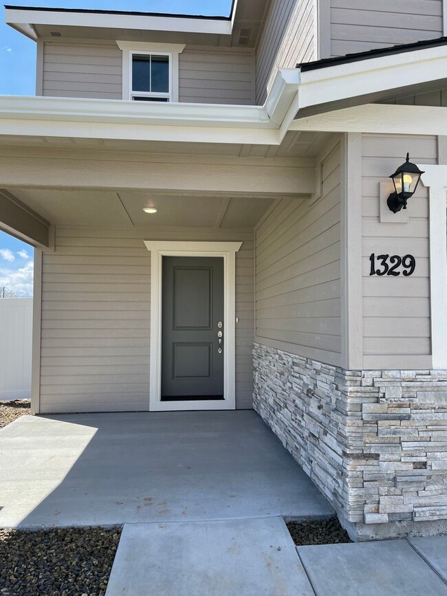 Building Photo - Brand New 4 Bedroom 2.5 Bath home in Kuna