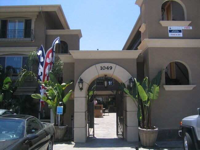 Foto del edificio - *** $500 OFF 1st Month!! Pacific Beach Stu...