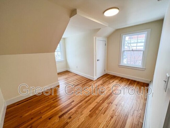 Building Photo - 28 S Williams St