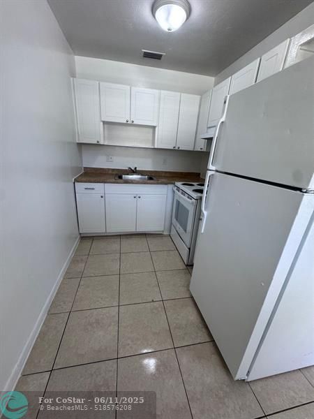 Foto del edificio - 6050 NW 8th St