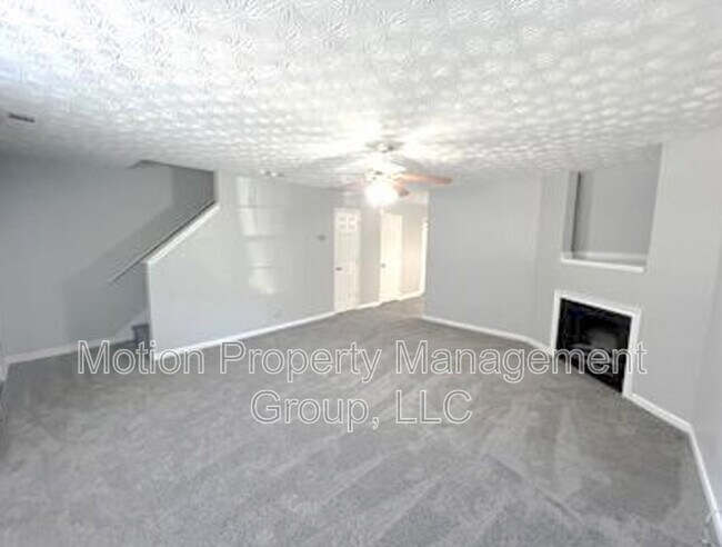 Foto del edificio - 5556 Pineridge Ct