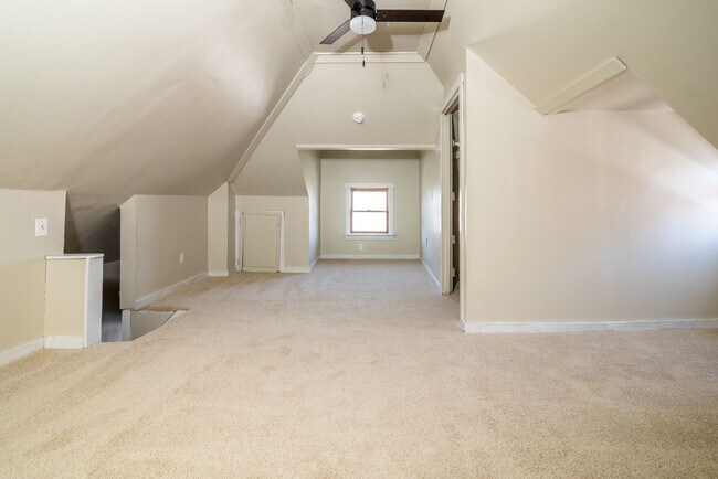 Foto del edificio - 402 Woodland Ave