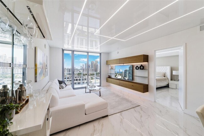 Foto del edificio - 300 Sunny Isles Blvd