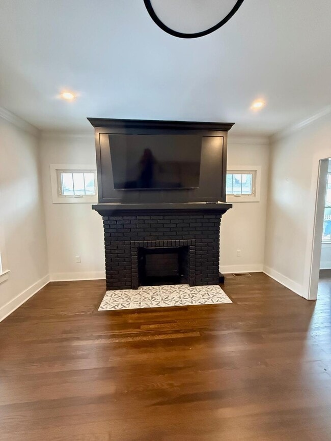 Building Photo - 644 Bellaire Ave