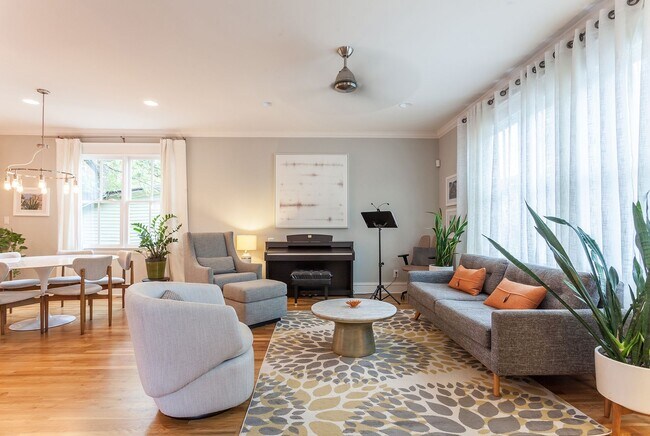 Building Photo - Available July 16, 2024! Gorgeous 3bd/2.5b...
