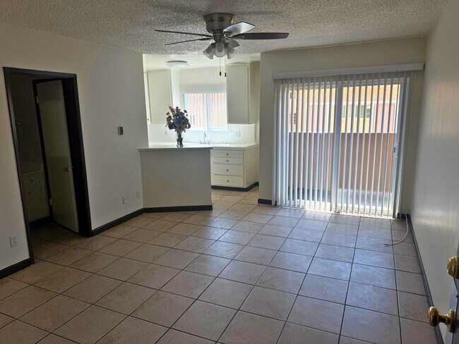 Building Photo - Cute Move-In Ready Studio Apartment