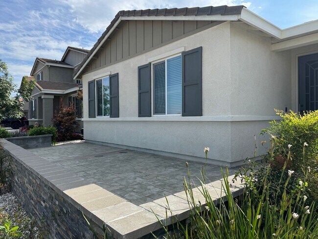 Foto del edificio - Nice Roseville home with RV access