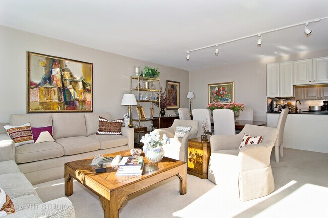 Foto del edificio - 2650 N Lakeview Ave