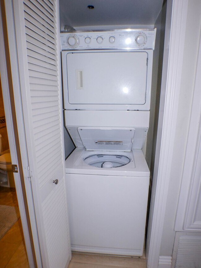 Foto del edificio - RARE Offering 2BD/2BA Furnished Condo of s...