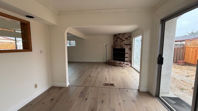 Foto del edificio - 1081 Holly St