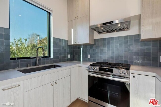 Foto del edificio - 3 br, 2 bath House - 4174 Lincoln Ave # A