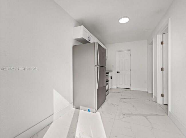 Foto del edificio - 921 NW 22nd Ct