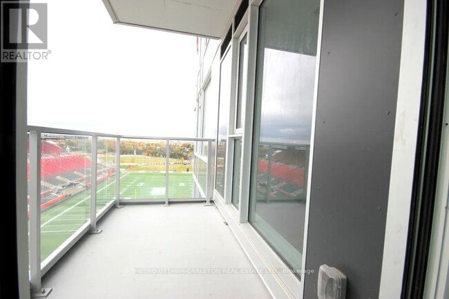 Photo du bâtiment - 1035 Bank St