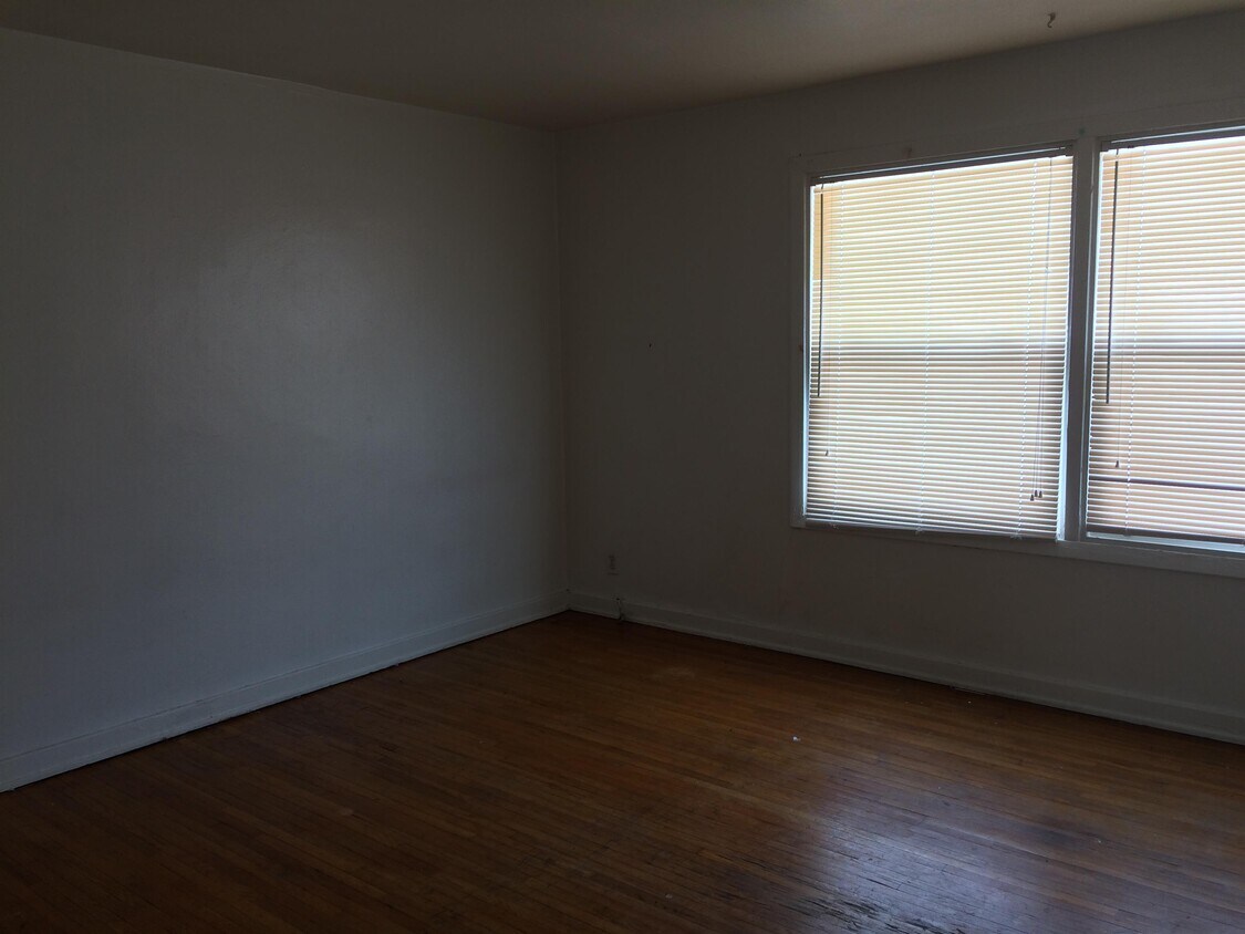 Primary Photo - 1231 W Mullan Ave