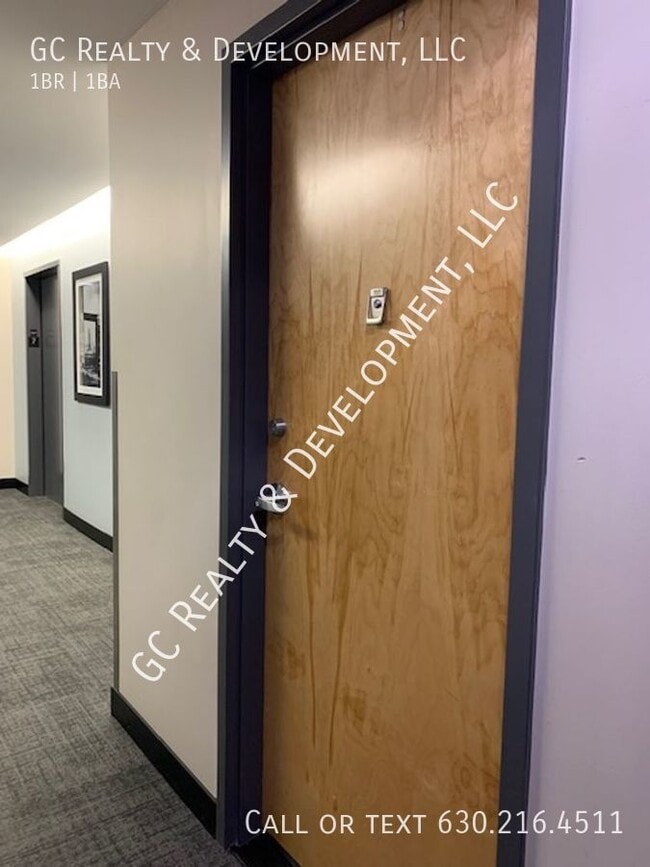 Building Photo - ***SOUTH LOOP / FLOOR TO CEILING WINDOWS W...