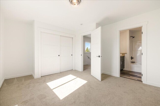 Foto del edificio - Stunning New Townhome in Gresham - 1 Months Free!