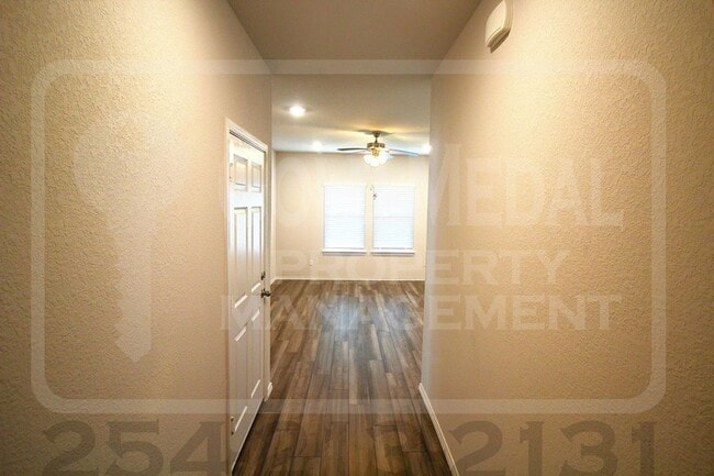 Building Photo - 1704 Cedrus Dr