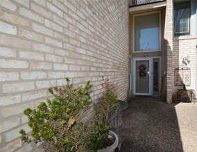 Building Photo - 323 E Main St