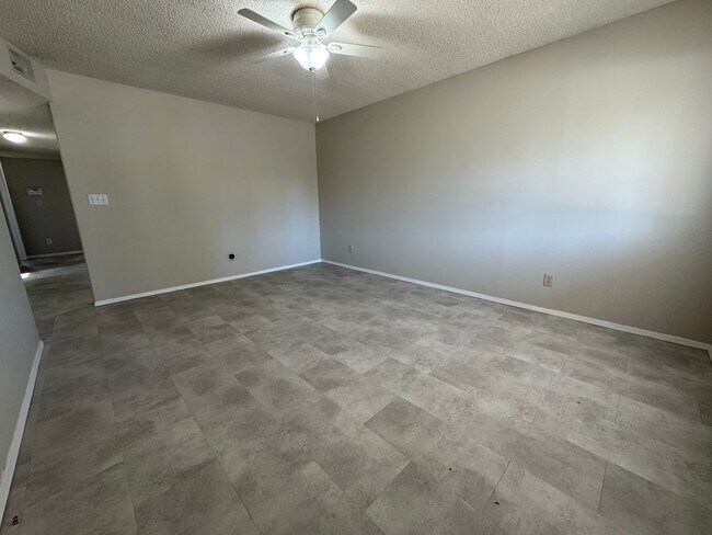 Foto del edificio - HOT PROPERTY ALERT! Your Dream Starter 3 B...