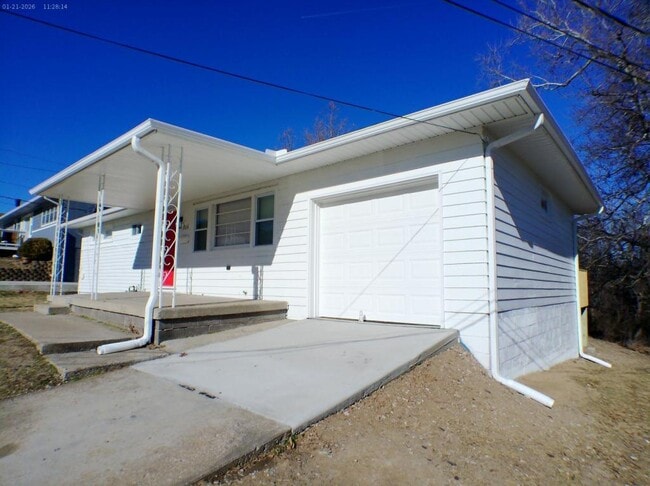 Building Photo - 3126 Longwood Ave