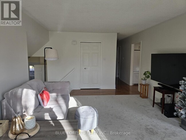 Building Photo - 16 Meadowview Rd