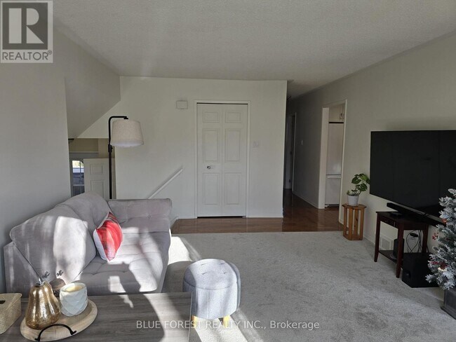 Photo du bâtiment - 16 Meadowview Rd