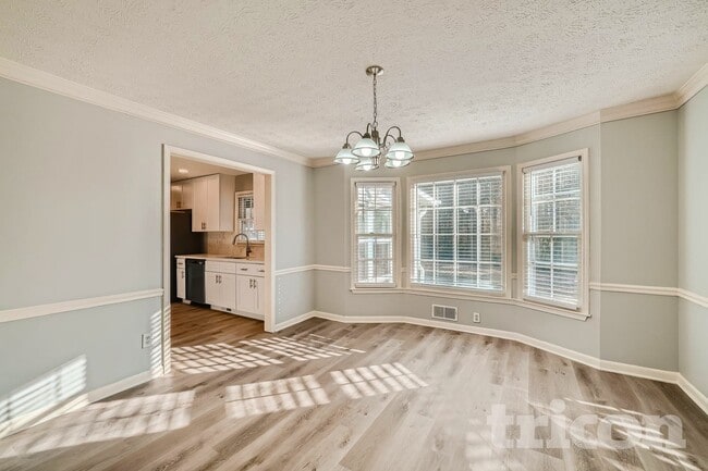 Building Photo - 135 Clearbrook Way