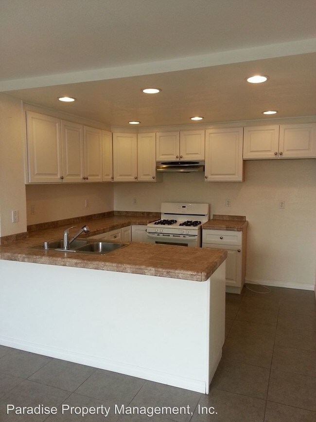 Building Photo - 2137 N Ventura Rd