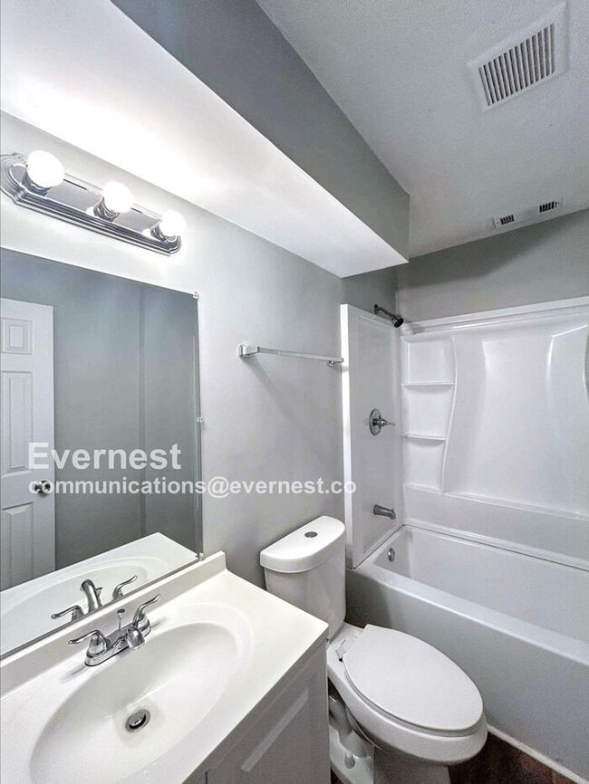 Building Photo - 3 Bed/2 Bath Home with Garage / Pet-Friendly / Vouchers Accepted / Coming Soon!