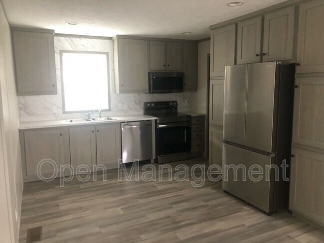 Foto del edificio - 2700 Brookpark Rd
