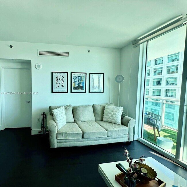 Building Photo - 950 Brickell Bay Dr
