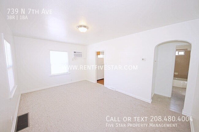 Building Photo - Classic home near Idaho State University! ...